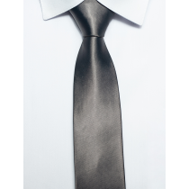 Krawat stalowo-srebrny klasyczny 7 cm